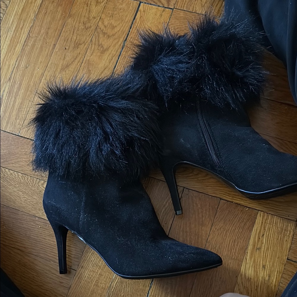 Elegant Black Fur-Trimmed Women's Boots